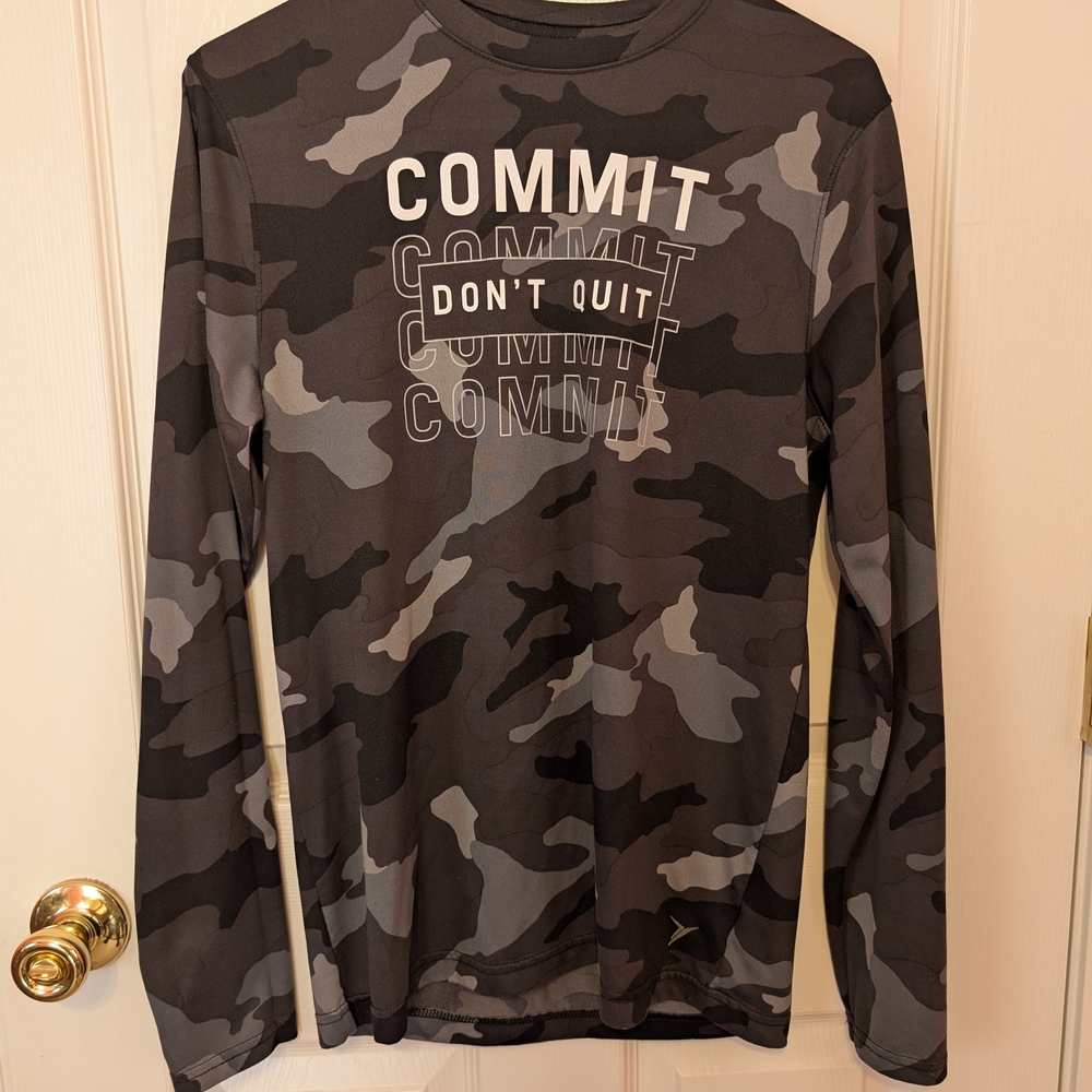 Old Navy Active Men's Camouflage Long Sleeve Shirt, Small, EUC